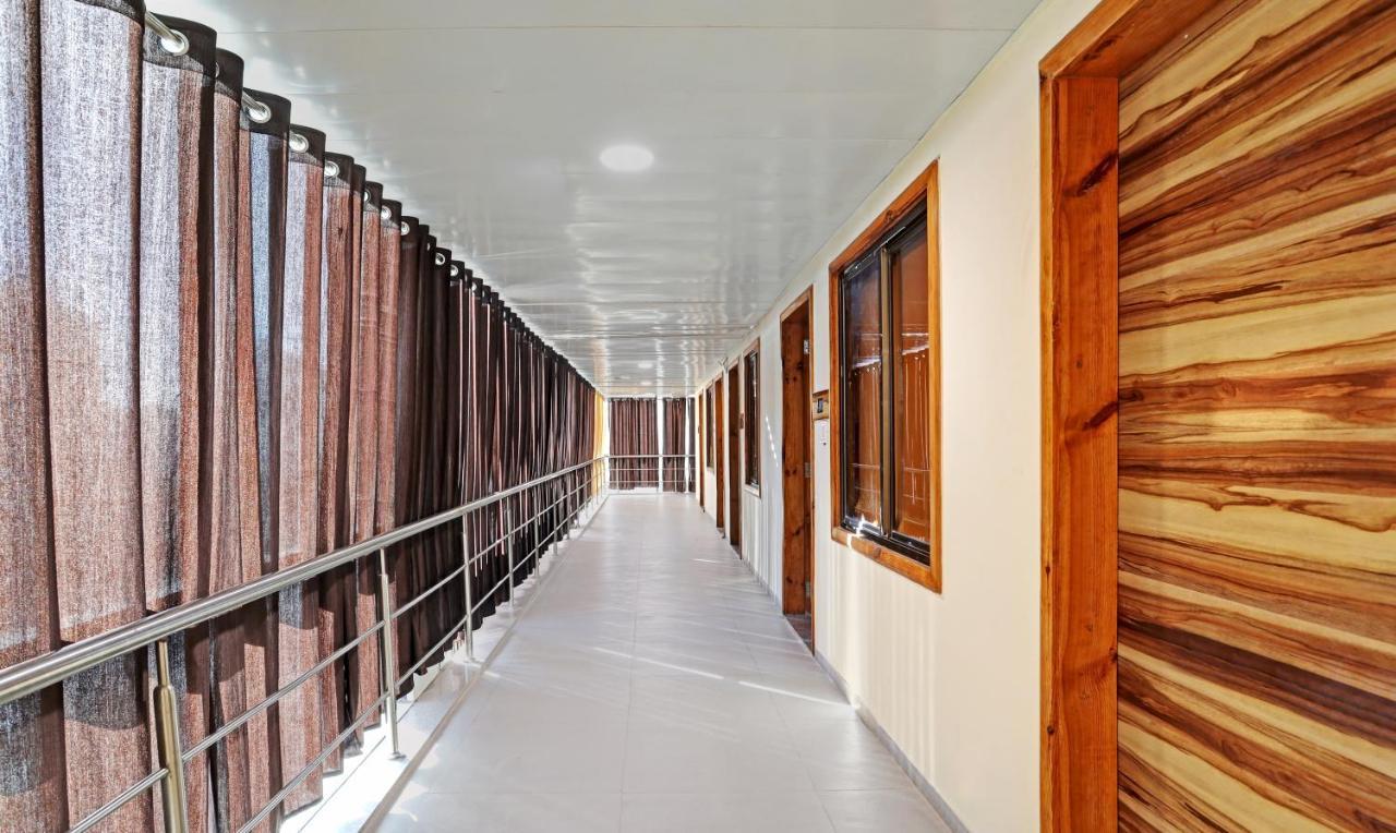Itsy Hotels Rk Palace Vadodara Exterior photo