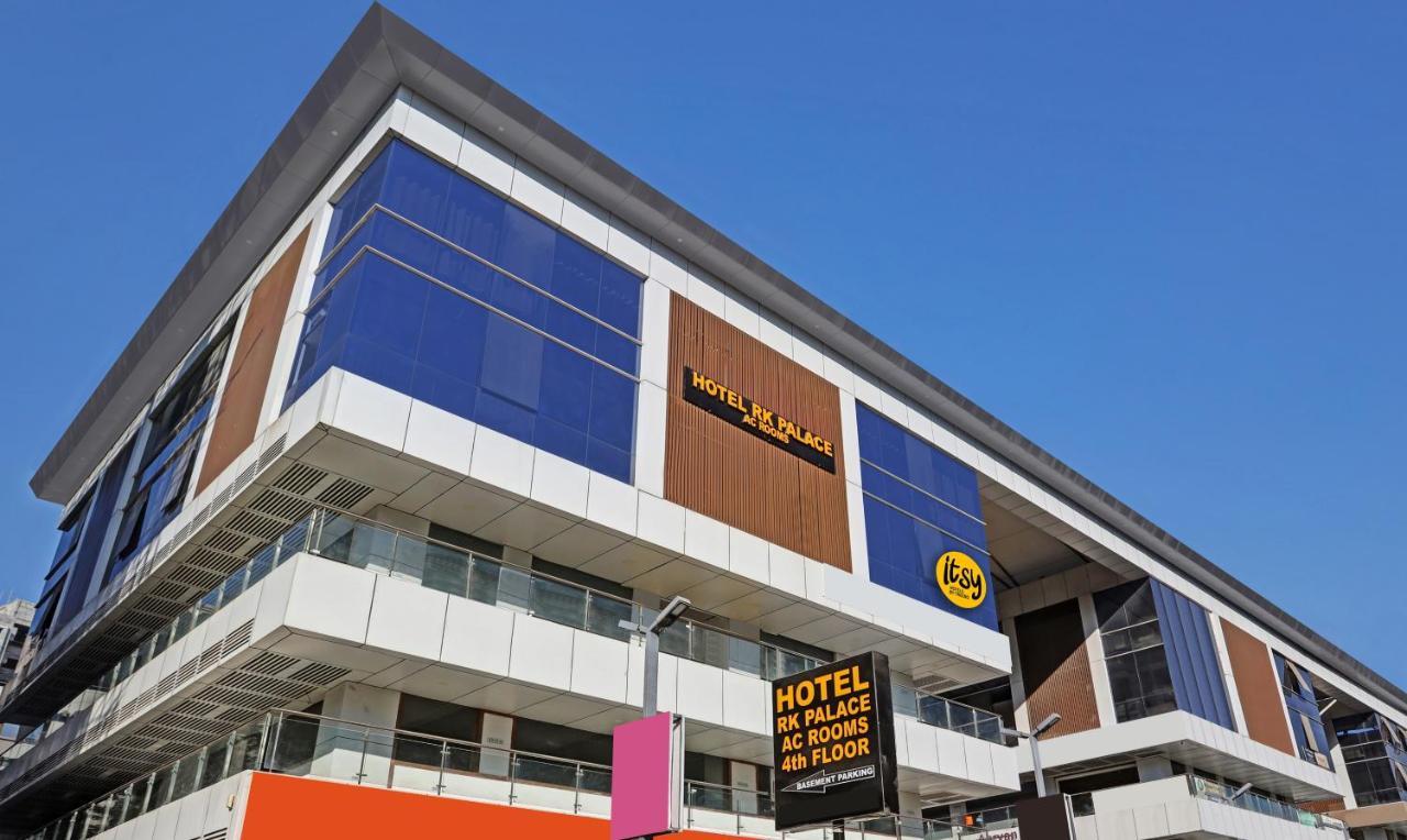 Itsy Hotels Rk Palace Vadodara Exterior photo