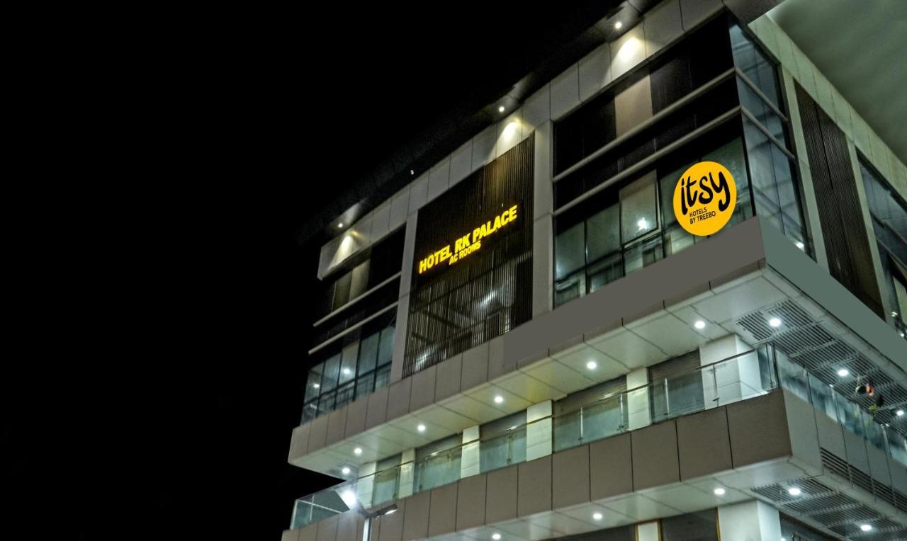 Itsy Hotels Rk Palace Vadodara Exterior photo